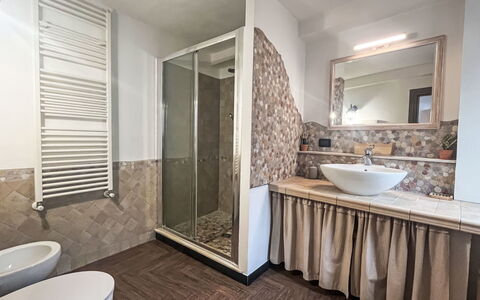 Ca Dell'Andre: Flooring, Interior Design, Fussboden, Armatur, Badezimmer, Decke, Zimmer, Zapfhahn, Möbel, Sinken