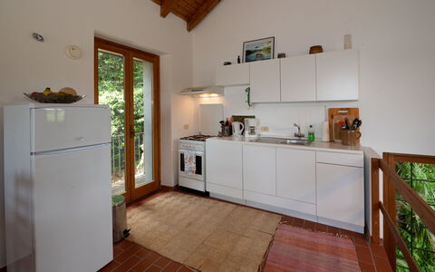 Malpaga: Flooring, Interior Design, Holz, Küche, Möbel, Fussboden, Küchengerät, Countertop, Decke, Major Appliance