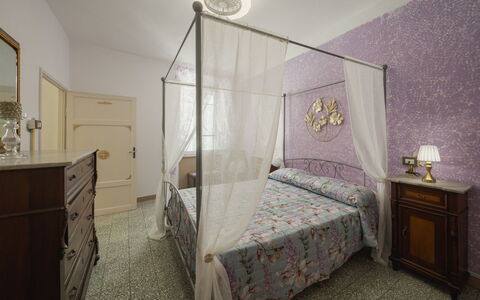 Nido nel Centro: Möbel, Bett, Schlafzimmer, Interior Design, Bedding, Bettdecke, Decke, Linens, Textil, Zimmer