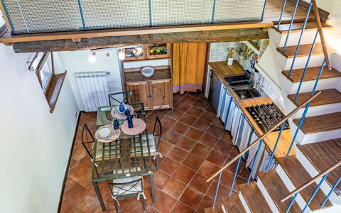Fibbialla: Flooring, Interior Design, Möbel, Holz, Fussboden, Decke, Küche, Zimmer, Zuhause, Stuhl