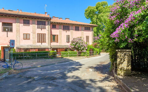 La Molletta: Strauch, Nachbarschaft, Wohngebiet, Zuhause, Menschliche Siedlung, Wohnung, Vorort, Estate, Garten, Hazienda
