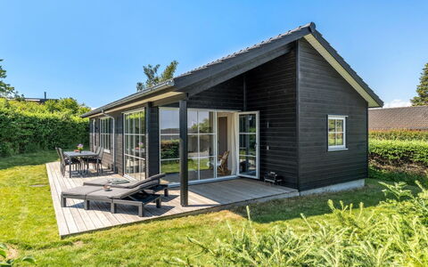 Väinö - 300M from the Sea: Hütte, Veranda, Abstellgleis, Gartenbauten, Planke