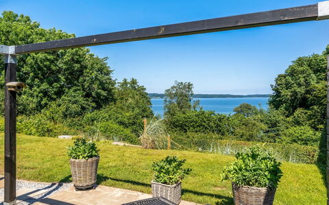 Leea - 100M from the Sea: Schatten, Garten, Landscaping, Hartholz, Zaun, Walkway, Klang, Deck, Eco Hotel