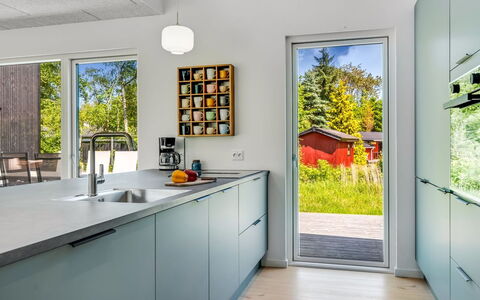 Adrian - 500M from the Sea: Küche, Countertop, Flooring, Küchengerät, Interior Design, Fussboden, Zuhause, Möbel, Major Appliance, Cabinetry