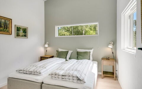 Adrian - 500M from the Sea: Interior Design, Bett, Schlafzimmer, Flooring, Fussboden, Möbel, Holz, Bedding, Bettdecke, Decke