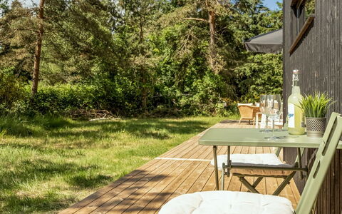 Adrian - 500M from the Sea: Möbel, Holz, Gartenmöbel, Tabelle, Stuhl, Tisch Im Freien, Grundstueck, Küche & Esszimmer Tisch, Garten, Schatten