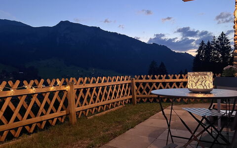 Chez Teddy Ug: Hügel, Gebirge, Bergstation, Senke, Alpen, Grat, Balkon, Zaun, Holzbeize, Lärche