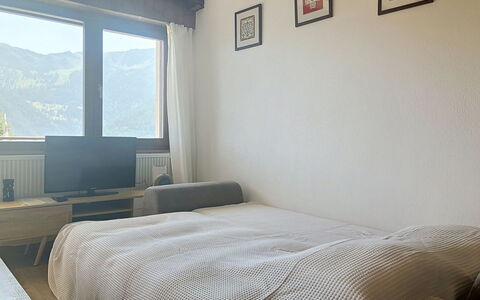Résidence Croix de Coeur: Möbel, Bett, Schlafzimmer, Interior Design, Bettdecke, Bedding, Linens, Zimmer, Fussboden, Flooring