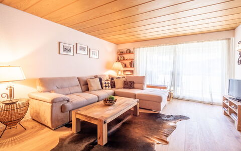 Haus Ner A1: Möbel, Interior Design, Flooring, Holzboden, Fussboden, Holz, Couch, Decke, Wohnzimmer, Zimmer