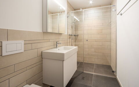 Vallada 11-06: Flooring, Wand, Badezimmer, Fussboden, Armatur, Interior Design, Toilette, Installation, Toilleten Sitz, Fliese