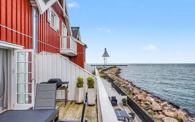 Efraima - 20M from the Sea