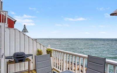 Efraima - 20M from the Sea