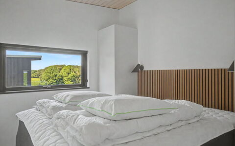 Sedine - 500M from the Sea: Interior Design, Decke, Schlafzimmer, Bett, Beleuchtung, Light Fixture, Zimmer, Bedding, Bettrahmen, Bettdecke