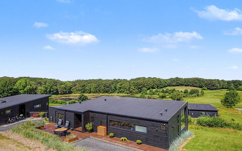 Sedine - 500M from the Sea: Grundstueck, Estate, Hütte, Garten, Landscaping, Auffahrt, Bauernhaus, Garten, Gartenbauten, Meteorologisches Phänomen