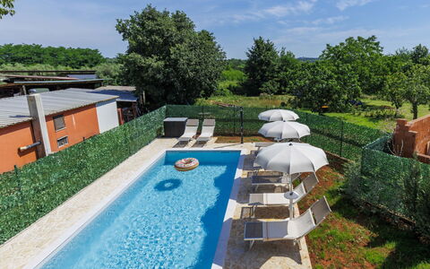 Di Gigi: Schwimmbad, Wohngebiet, Thermae, Resort, Verbundwerkstoff, Freizeit, Estate, Kunstrasen, Hazienda, Villa