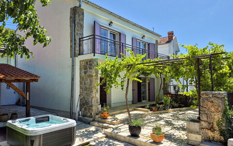 Katarina: Schwimmbad, Wohngebiet, Thermae, Resort, Verbundwerkstoff, Freizeit, Estate, Kunstrasen, Hazienda, Villa