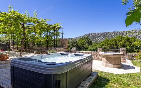 Katarina: Schwimmbad, Wohngebiet, Thermae, Resort, Verbundwerkstoff, Freizeit, Estate, Kunstrasen, Hazienda, Villa