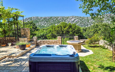 Katarina: Schwimmbad, Wohngebiet, Thermae, Resort, Verbundwerkstoff, Freizeit, Estate, Kunstrasen, Hazienda, Villa