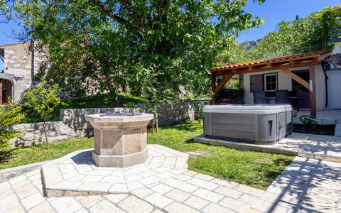 Katarina: Schwimmbad, Wohngebiet, Thermae, Resort, Verbundwerkstoff, Freizeit, Estate, Kunstrasen, Hazienda, Villa