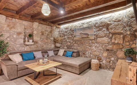 Villa Lara: Schwimmbad, Wohngebiet, Thermae, Resort, Verbundwerkstoff, Freizeit, Estate, Kunstrasen, Hazienda, Villa