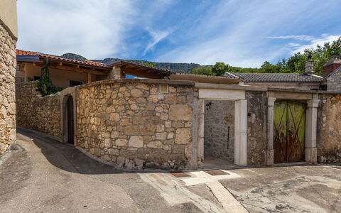 Villa Lara: Schwimmbad, Wohngebiet, Thermae, Resort, Verbundwerkstoff, Freizeit, Estate, Kunstrasen, Hazienda, Villa