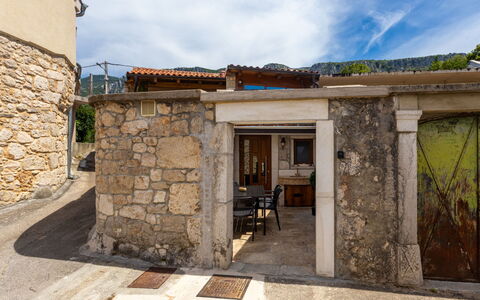 Villa Lara: Schwimmbad, Wohngebiet, Thermae, Resort, Verbundwerkstoff, Freizeit, Estate, Kunstrasen, Hazienda, Villa