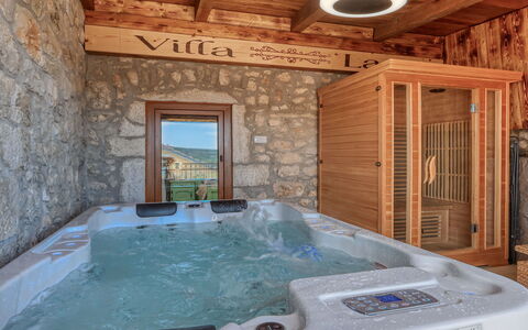 Villa Lara: Schwimmbad, Wohngebiet, Thermae, Resort, Verbundwerkstoff, Freizeit, Estate, Kunstrasen, Hazienda, Villa
