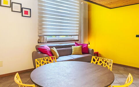 Tiny Loft: Schwimmbad, Wohngebiet, Thermae, Resort, Verbundwerkstoff, Freizeit, Estate, Kunstrasen, Hazienda, Villa