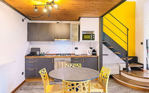 Tiny Loft: Schwimmbad, Wohngebiet, Thermae, Resort, Verbundwerkstoff, Freizeit, Estate, Kunstrasen, Hazienda, Villa