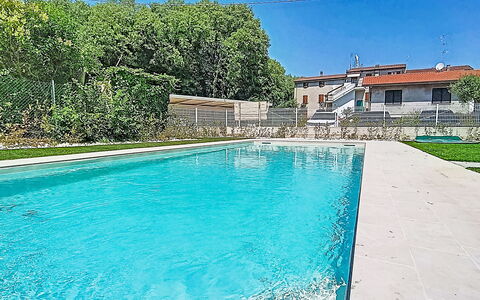 Residence Borgo Marinoni - Due: Schwimmbad, Wohngebiet, Thermae, Resort, Verbundwerkstoff, Freizeit, Estate, Kunstrasen, Hazienda, Villa