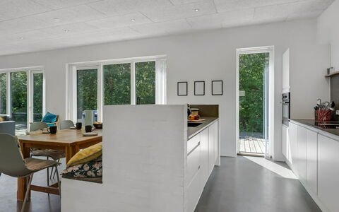 Øthi - 200M to the Fjord: Flooring, Wand, Fussboden, Holz, Interior Design, Decke, Möbel, Countertop, Küche, Holzboden