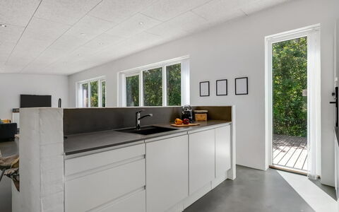 Øthi - 200M to the Fjord: Flooring, Fussboden, Holz, Decke, Interior Design, Küche, Holzboden, Zimmer, Countertop