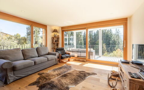 Taviarna Laax 3.6: Möbel, Couch, Interior Design, Holz, Flooring, Fussboden, Wohnzimmer, Holzboden, Zimmer, Decke