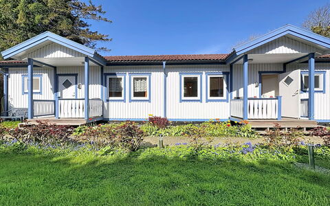Wiek 200: Zuhause, Haus, Abstellgleis, Tür, Hütte, Dach, Grundstueck, Veranda, Estate, Farbe