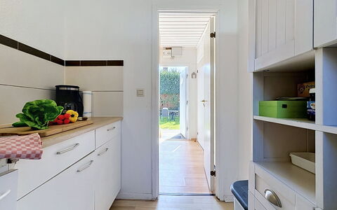 Wiek 200: Flooring, Holz, Interior Design, Küche, Fussboden, Countertop, Cabinetry, Küchengerät, Decke, Zuhause