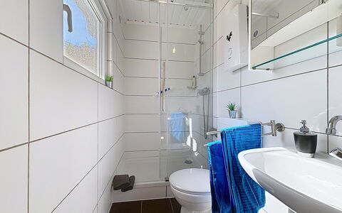 Wiek 200: Armatur, Flooring, Interior Design, Badezimmer, Fussboden, Sinken, Installation, Zapfhahn, Toilette, Decke