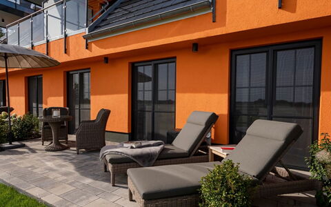 Rambin 100: Möbel, Orange, Interior Design, Stuhl, Gartenmöbel, Wohnung, Holzbeize, Design, Schwimmbad, Hotel