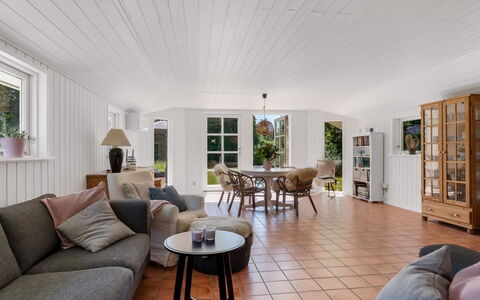 Lagho - 400M from the Sea: Möbel, Interior Design, Holz, Flooring, Decke, Couch, Fussboden, Zuhause, Wohnzimmer, Holzboden