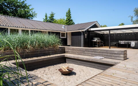 Lagho - 400M from the Sea: Dach, Garten, Hinterhof, Schatten, Hütte, Deck, Landscaping, Garten, Gartenmöbel, Outdoor Struktur