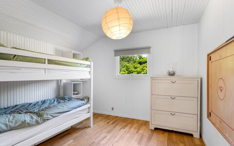 Lagho - 400M from the Sea: Holz, Flooring, Interior Design, Fussboden, Decke, Schlafzimmer, Holzboden, Holzbeize, Bett, Hartholz