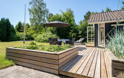 Lagho - 400M from the Sea: Holz, Garten, Hartholz, Planke, Gartenmöbel, Deck, Verbundwerkstoff, Hinterhof, Holzbeize, Landscaping