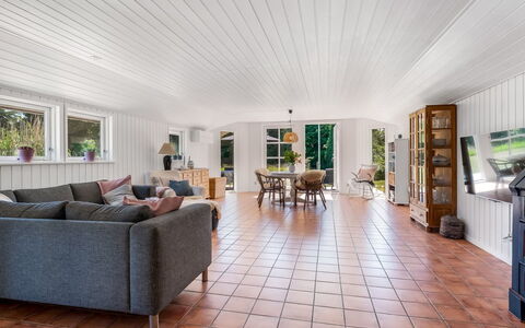 Lagho - 400M from the Sea: Flooring, Holz, Decke, Fussboden, Interior Design, Holzboden, Couch, Hartholz, Wohnzimmer, Holzbeize