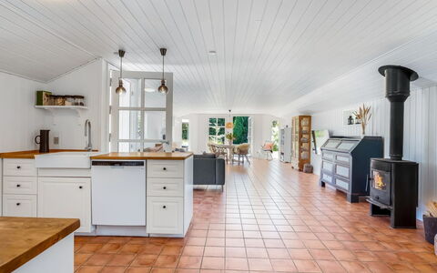 Lagho - 400M from the Sea: Flooring, Fussboden, Interior Design, Decke, Fliese, Holzboden, Küche, Holzbeize, Hartholz, Cabinetry