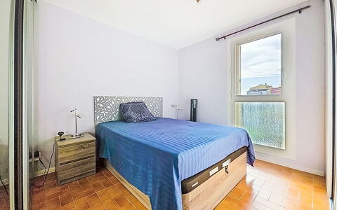 L'Acropole: Interior Design, Bett, Flooring, Fussboden, Schlafzimmer, Wand, Möbel, Zimmer, Bettdecke, Holz