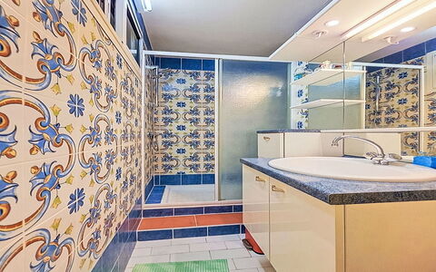 L'Acropole: Flooring, Armatur, Badezimmer, Fussboden, Interior Design, Fliese, Installation, Mosaik, Zapfhahn, Decke