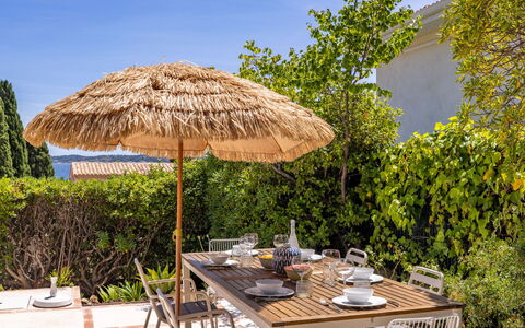 Floralies: Möbel, Gartenmöbel, Stuhl, Schatten, Tisch Im Freien, Zimmerpflanze, Terrasse, Garten, Design, Balkon
