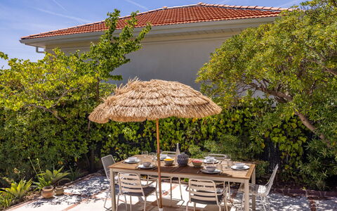 Floralies: Möbel, Gartenmöbel, Stuhl, Schatten, Tisch Im Freien, Zimmerpflanze, Terrasse, Garten, Design, Balkon