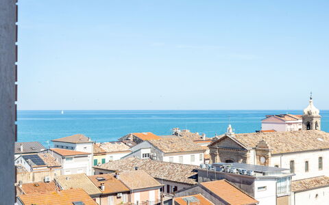 Corso 109: Blau, Horizont, Meer, Dach, Küsten Und Ozeanische Forms, Küste, Ozean, Wohnung, Balkon, Strand