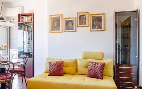 Corso 109: Möbel, Interior Design, Flooring, Couch, Fussboden, Wand, Zimmer, Holz, Wohnzimmer, Beleuchtung