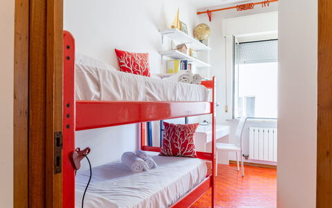 Corso 109: Bett, Schlafzimmer, Bedding, Interior Design, Möbel, Rot, Bettdecke, Flooring, Fussboden, Linens